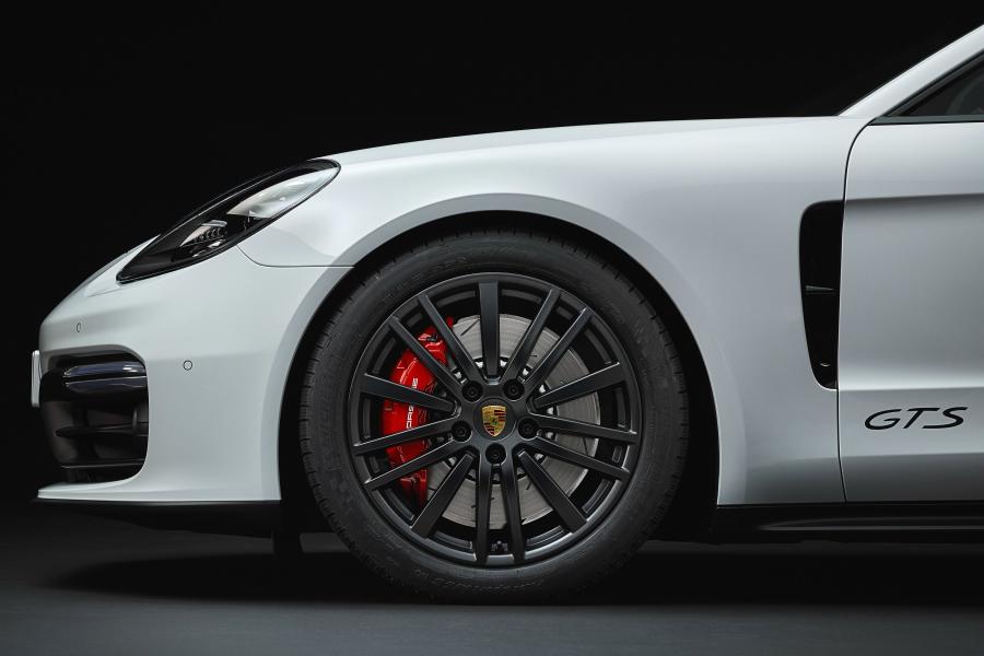 Колеса Porsche Panamera GTS (971) 2018 года  (WW) (фото 2 из 42)